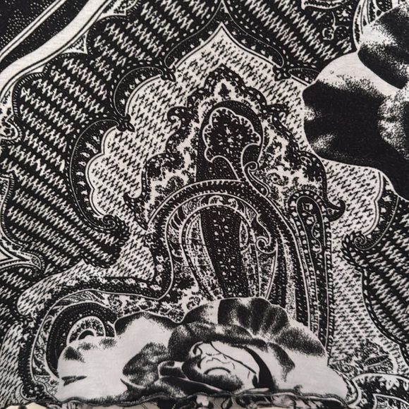 Women’s reversible black and white blouse (stretchy fabric) - Picture 7 of 9